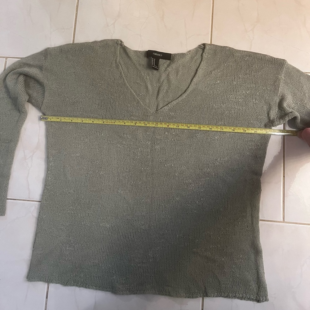 Forever 21 Women’s Green V-neck Long Sleeve Sweater - Picture 5 of 7